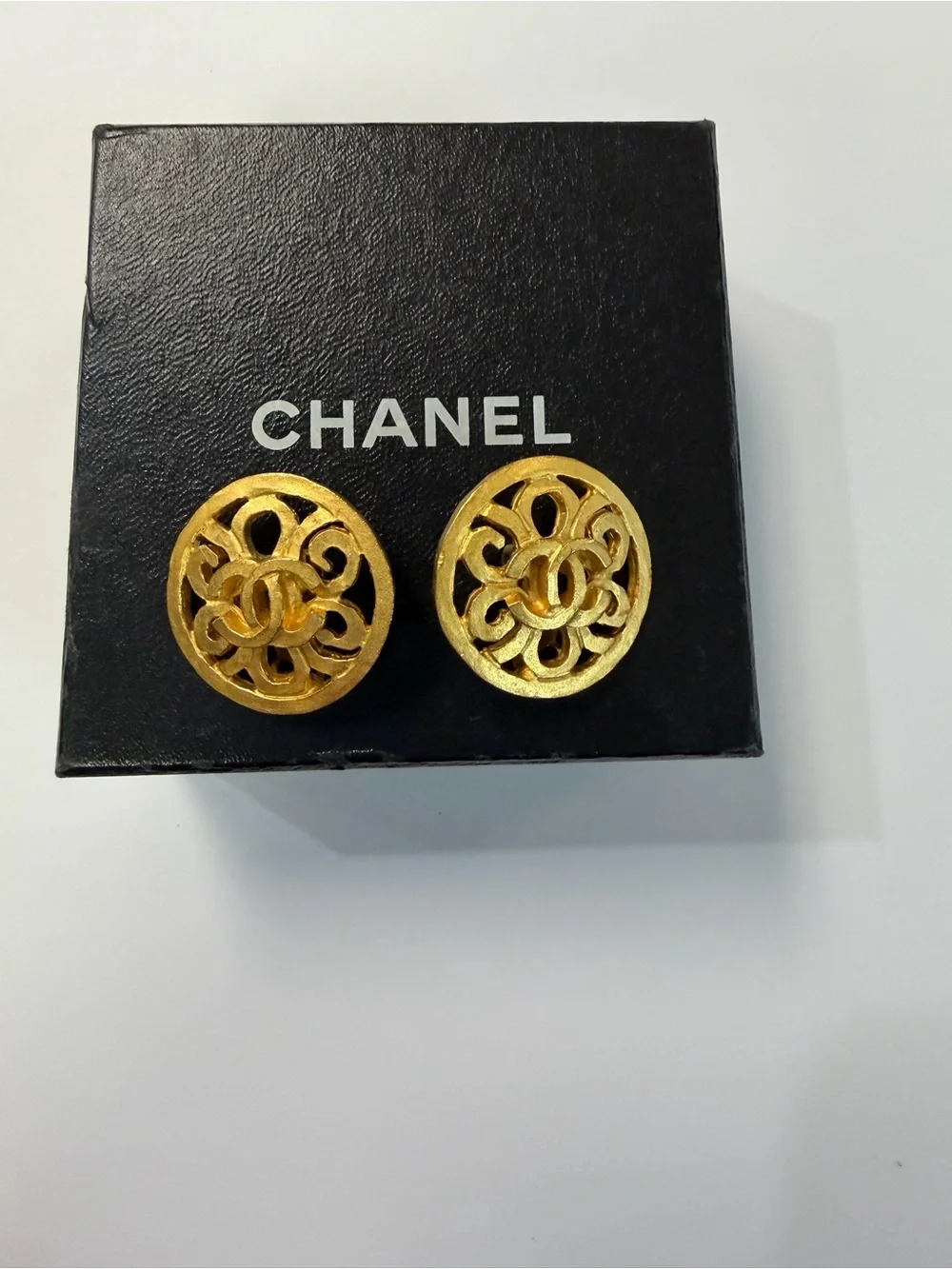 CHANEL classic clip